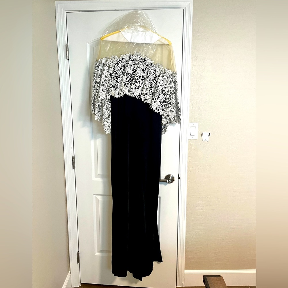 Tadashi Shoji pace capelet gown